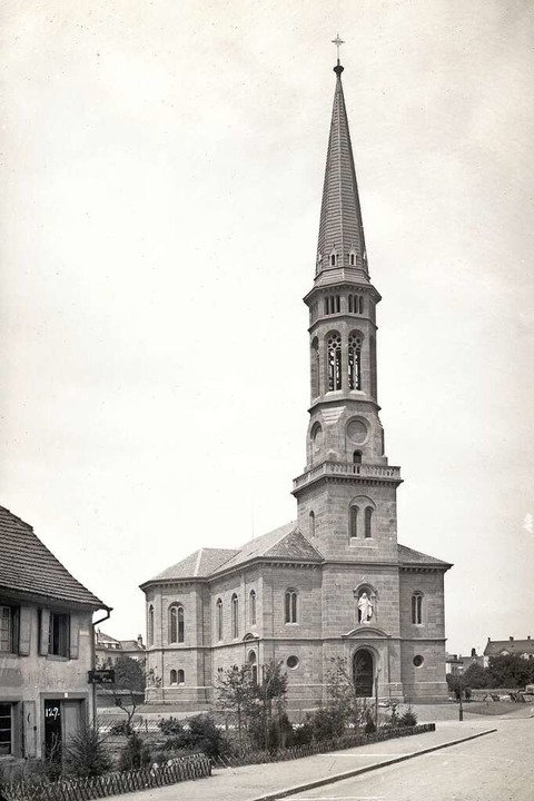 Blick auf die Christuskirche um 1891. ...enden Grundstücke waren noch unbebaut.  | Foto: Fritz Hase, Stadtarchiv Freiburg M7513/901