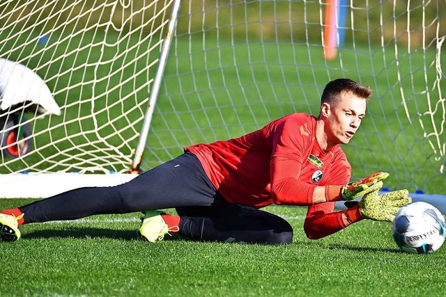 Endlich wieder den Ball an der Hand: S...ist froh, wieder trainieren zu drfen.  | Foto: Achim Keller