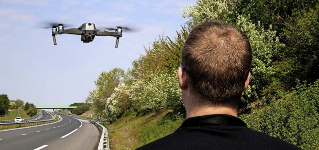 Wann ist Kontrolle gut? Ein franzsisc...kehr auf einer Autobahn zu berwachen.  | Foto: Francois Nascimbeni (dpa)