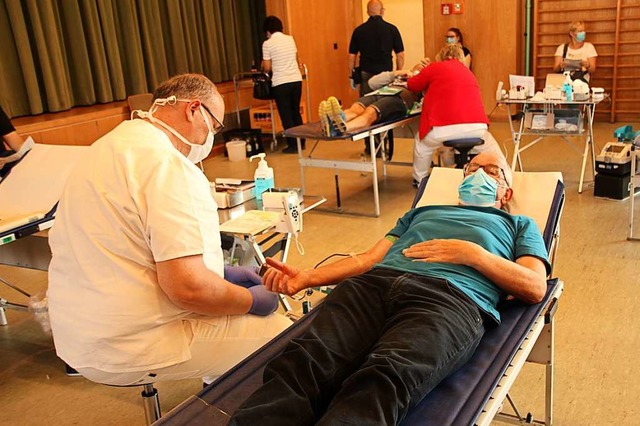 Mit Schutzmasken so wie greren Absta...g in Btzingen reibungslos vonstatten.  | Foto: Mario Schneberg