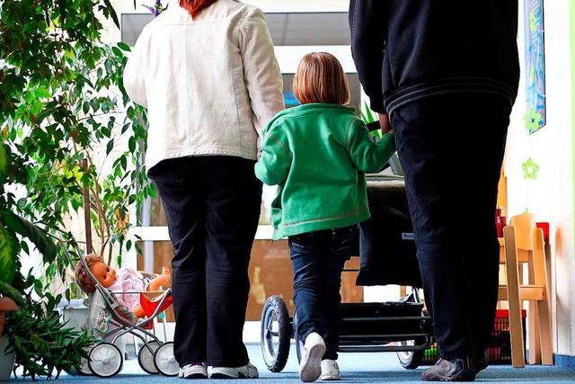 Eine Familie besucht eine Psychosoziale Beratungsstelle (Symbolbild).  | Foto: Jens Bttner