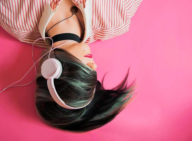 Musik hren und regionale Knstler am ...glicht die Streaming-Party am Samstag.  | Foto: Alice Moore (unsplash.com)