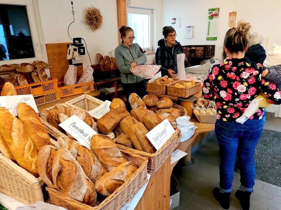 Es liegt was in der Luft: Freitags gibt&#8217;s frisches Brot im Mhlenladen.  | Foto: -