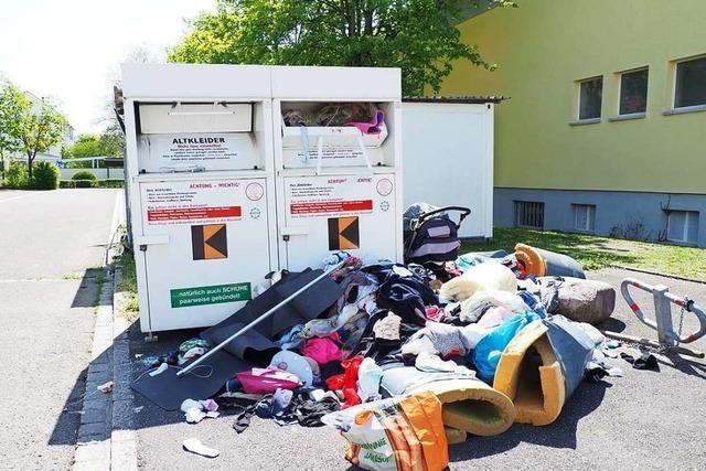 Illegale Müllentsorgung bei katholischem Gemeindehaus sorgt für Ärger