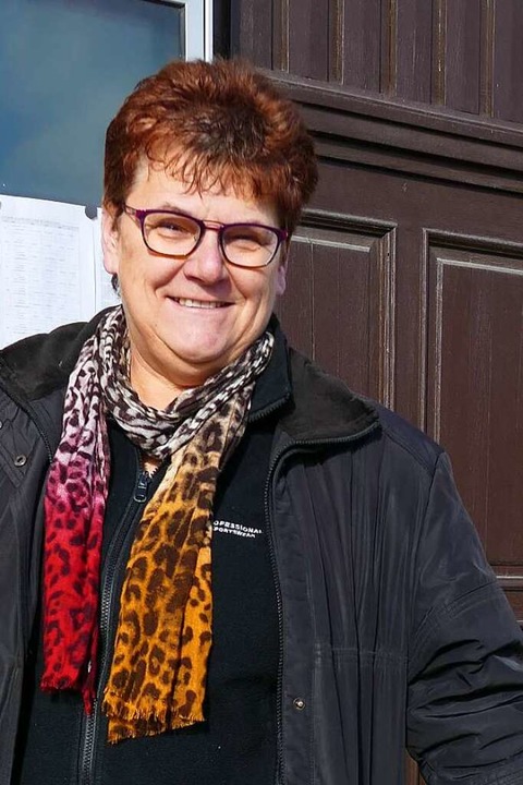 Ortsvorsteherin Silvia Rütschle am Rathaus  | Foto: Elena Borchers