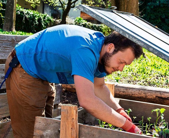Paul Haas bei der Gartenarbeit  | Foto: Paul Eischet
