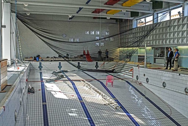 Das Hallenbad war marode, also beschlo...n war ursprnglich fr 2021 angesetzt.  | Foto: stadt kehl