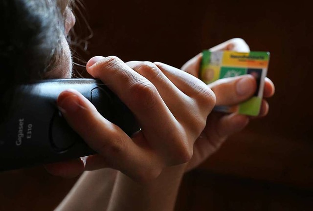 rzte knnen Patienten wegen einer Erkltung zurzeit per Telefon krankschreiben.  | Foto: Karl-Josef Hildenbrand (dpa)