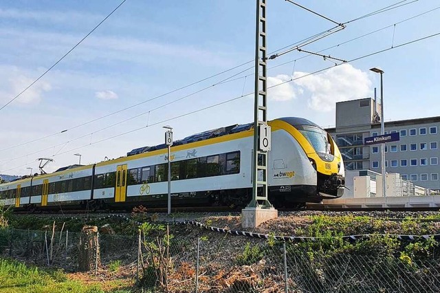 Die Breisgau-S-Bahn bringt viele Mitarbeiter der Uni-Klinik zur Arbeit.  | Foto: Sebastian Wolfrum