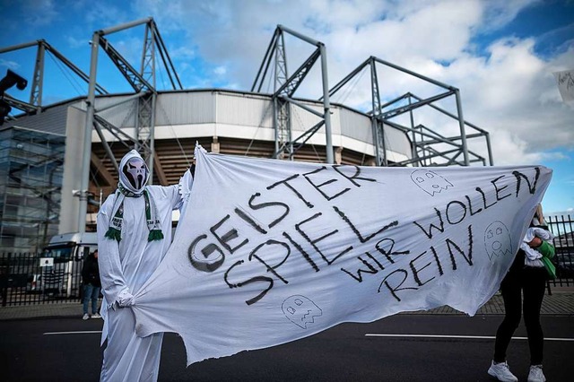 Gibt&#8217;s in der ersten und zweiten...e &#8211; also Fuball ohne Zuschauer?  | Foto: Fabian Strauch (dpa)