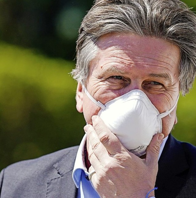 Gesundheitsminister Manfred Lucha mit Maske  | Foto: Uwe Anspach (dpa)