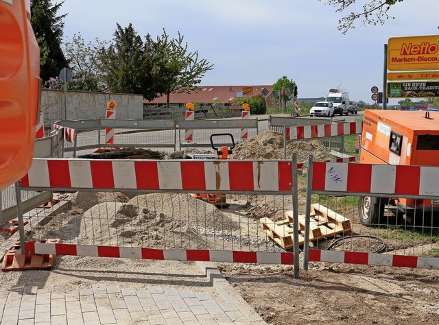 Bauarbeiten am sdlichen Ortseingang v...ird  ber die Tullastrae umgeleitet.   | Foto: Ruth Seitz