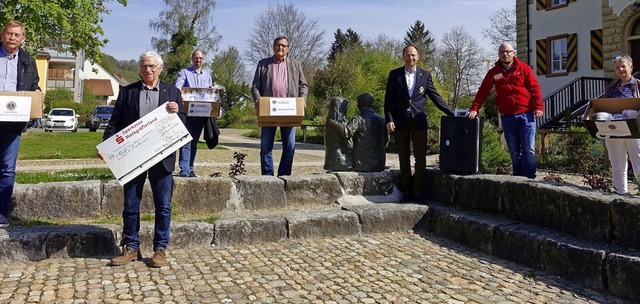 Der Prsident vom Lions Club Schlienge...de Engler (DRK Kreisverband Mllheim).  | Foto: Rolf Folk