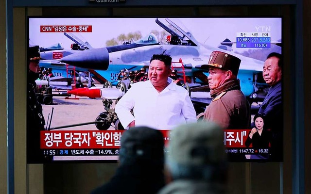 Derzeit nur mit Archivbildern auf den ...s): Nordkoreas Machthaber Kim Jong-un   | Foto: Lee Jin-Man (dpa)