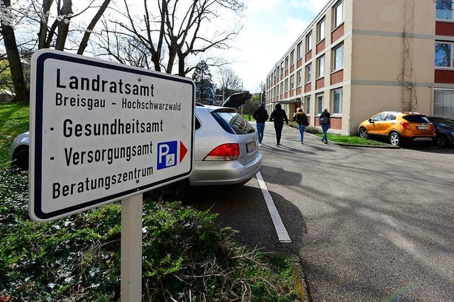 Im Gesundheitsamt des Landkreises Brei... Kontaktpersonenermittlung eingesetzt.  | Foto: Ingo Schneider