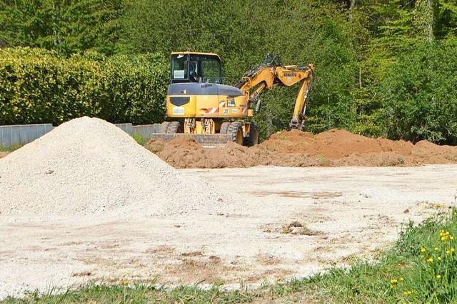 Rheinfelder lsst Bolzplatz fr seinen Sohn anlegen – und muss ihn wieder zurckbauen