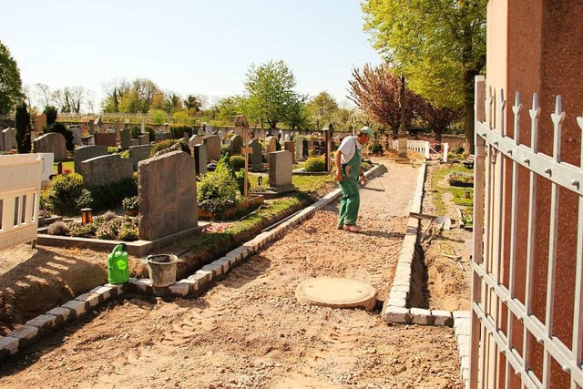Der erste Bauabschnitt der Friedhofsum...in Gottenheim nhert sich seinem Ende.  | Foto: Mario Schneberg