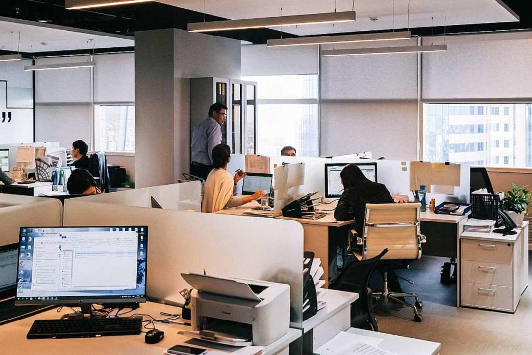 Wie klingt dieser Raum? Die Geruschku...t&#8217;s jetzt auch frs Home Office.  | Foto: Damir Kopezhanov (Unsplash.com)