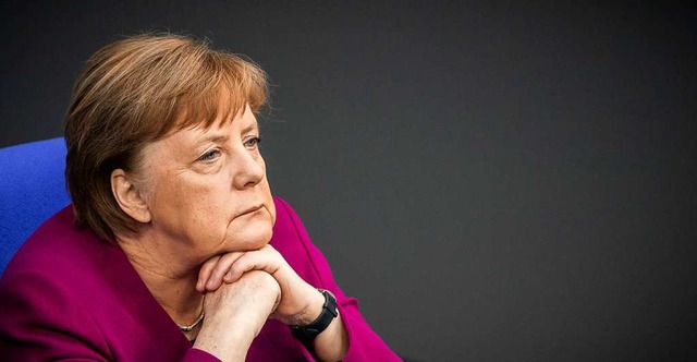 Bundeskanzlerin Angela Merkel am Donnerstag im Bundestag.  | Foto: Michael Kappeler (dpa)