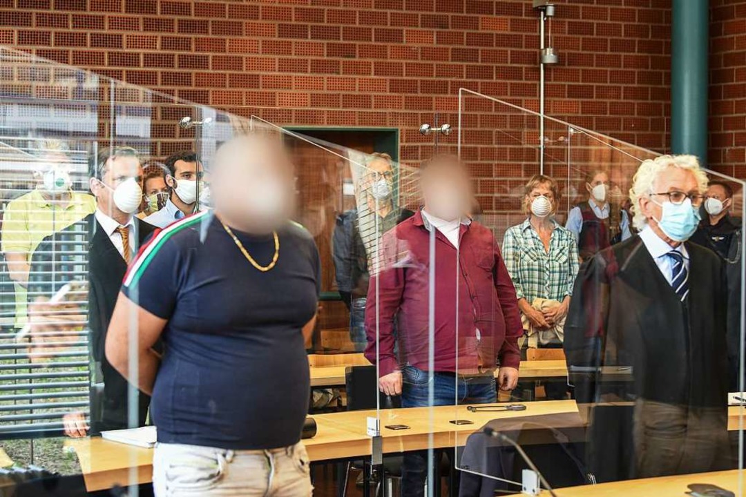 Mundschutz und Plexiglasscheiben beim ...angenen Montag am Landgericht Konstanz  | Foto: Felix Kstle (dpa)