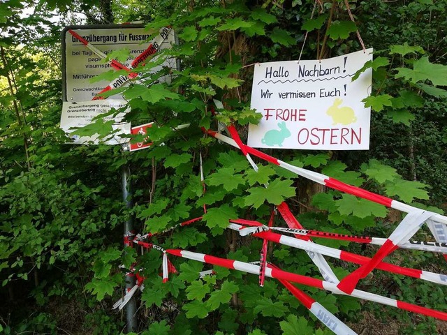 Dies Schild, mit dem sich jemand am Ma...r oder die Schpferin, sich zu melden.  | Foto: Franz Schmider