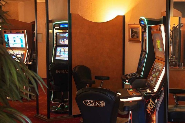 Fr Spielautomaten, wie hier im Casino...teuern an die Gemeinde bezahlt werden.  | Foto: Markus Donner