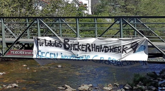 Ein Banner am Jnglingssteg in Waldkir...re Leserin Beate Scharr aus Waldkirch.  | Foto: Beate Scharr