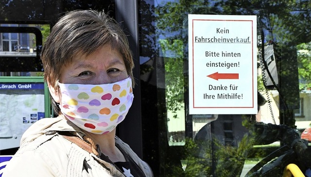 Ab Montag gilt in Bussen und Bahnen Schutzmaskenpflicht.   | Foto: Barbara Ruda