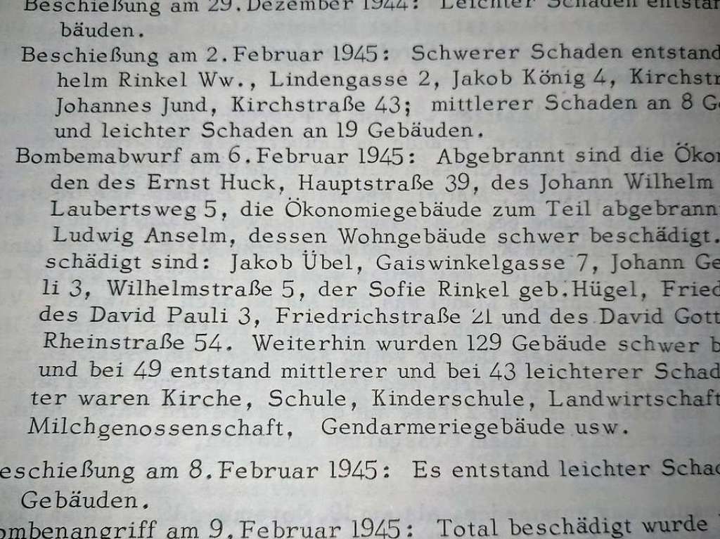 Auszug aus dem Ortssippenbuch: Ein Bombenabwurf am 6. Februar 1945 traf auch den Dreiseitenhof.