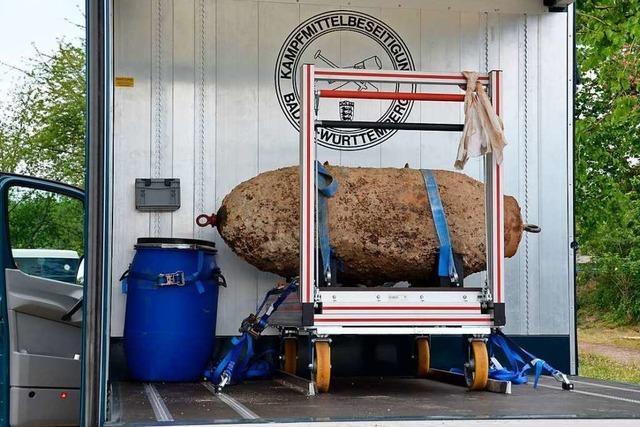 Fotos: Fliegerbombe in Neuenburg erfolgreich entschrft