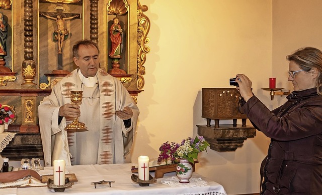 Isolde Amann zeichnete die Eucharistie...einem Youtube-Kanal ausgestrahlt wird.  | Foto: Wilfried Dieckmann