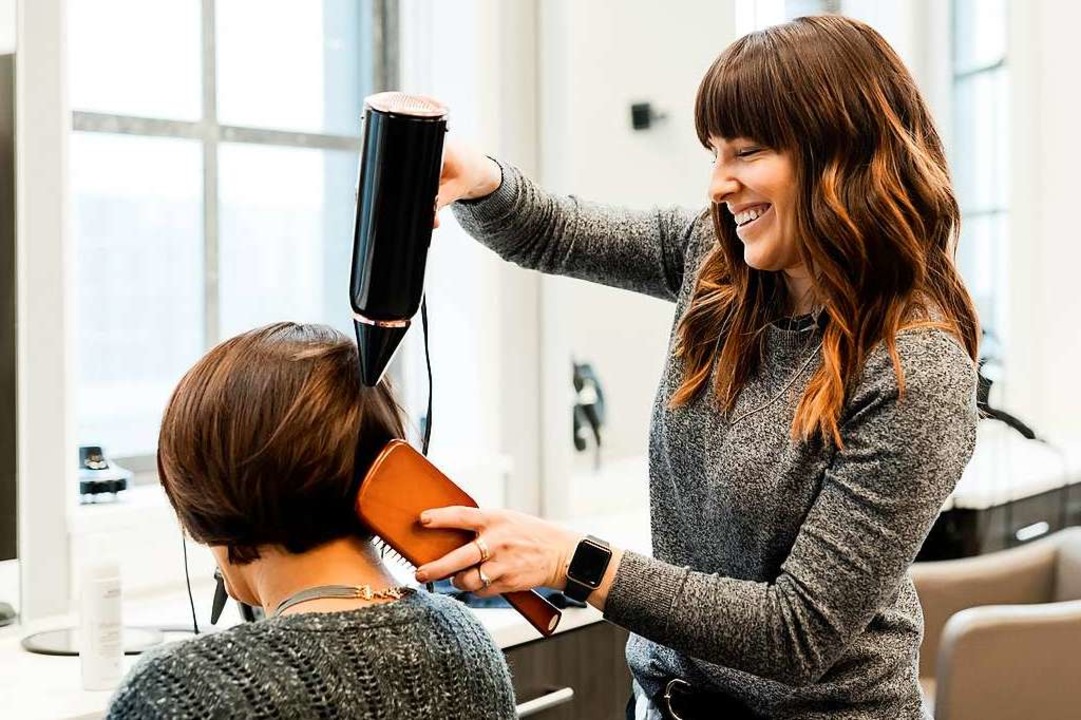 Die Friseure im Land gehen davon aus, ...ieder arbeiten zu knnen (Symbolbild).  | Foto: Aw Creative (Unsplash)