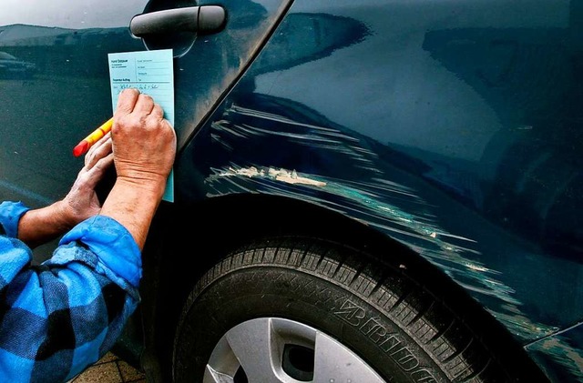 Die Polizei Freiburg sucht Autohalter,...ke Ford beschdigt wurde (Symbolbild).  | Foto: Roland Weihrauch