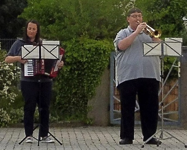 Jacqueline und Joachim Riebel spielen ...m 19 Uhr vor dem Rathaus in Altenheim.  | Foto: Dieter Fink