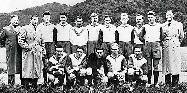 Die 1. Mannschaft im Aufstiegsjahr zur... W. Bucher, K. Schmieder, F. Wangler.   | Foto: Verein