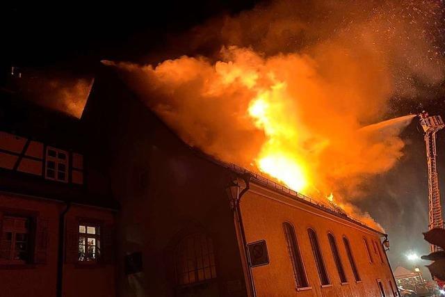 Grobrand zerstrt historisches Gebude in der Kenzinger Innenstadt