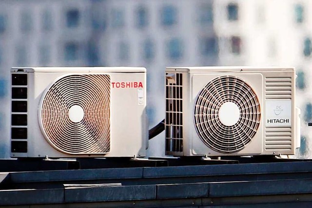 Gute Wartung und Kontrolle sind wichtig: eine Klimaanlage auf einem Dach.  | Foto: Martin Gerten