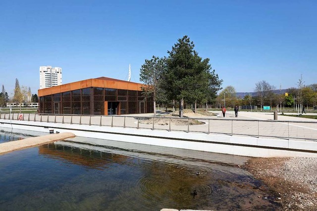 Das Haus am See auf dem Landesgartenschaugelnde  | Foto: Christoph Breithaupt