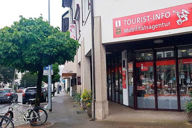 Die Dienste der Touristinfo an der Wal...d Mitarbeiter ist Kurzarbeit angesagt.  | Foto: Axel Kremp