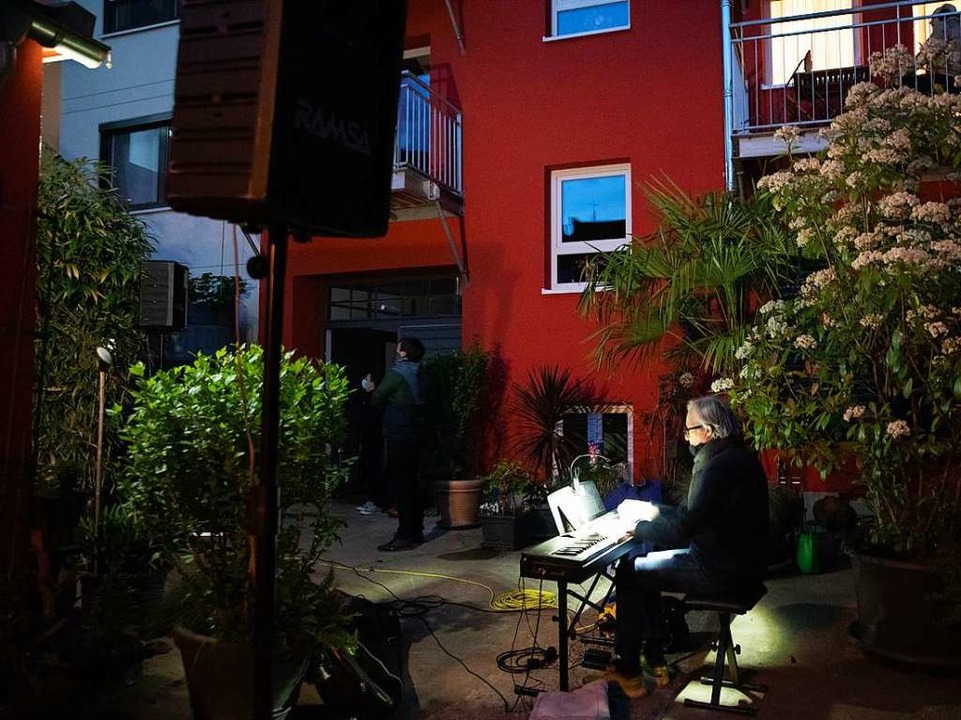 Das Balkonkino bringt Kino (und Musik!)  zu dir nach Hause.  | Foto: Mayada Wadnomiry
