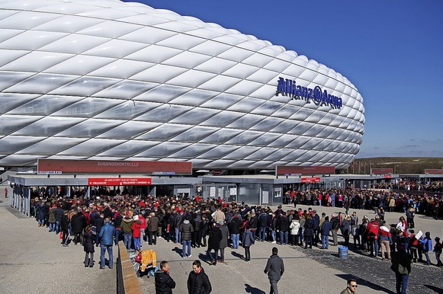 IIn der Mnchner Allianz Arena sollen ...21 wie geplant EM-Spiele stattfinden.   | Foto: Sven Hoppe (dpa)