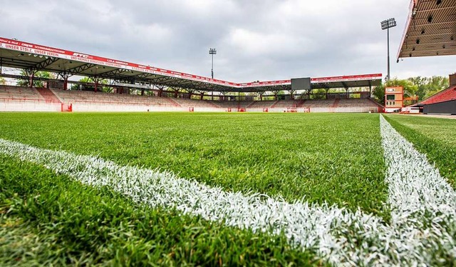 Wann geht es wieder auf den Rasen? Das Stadion des 1. FC Union Berlin.  | Foto: Andreas Gora (dpa)