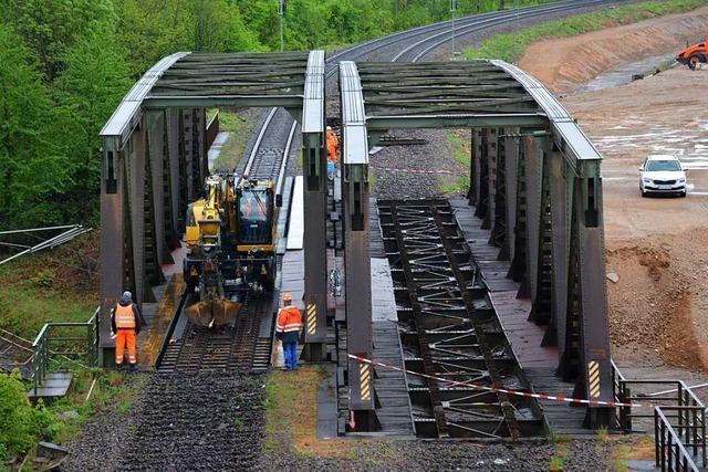 Bahn reißt historische Stahlfachwerkbrücke ab