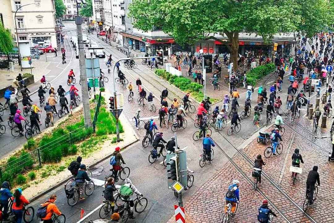 Fahrraddemo in der Freiburger Innenstadt.  | Foto: Tamina Nitschmann