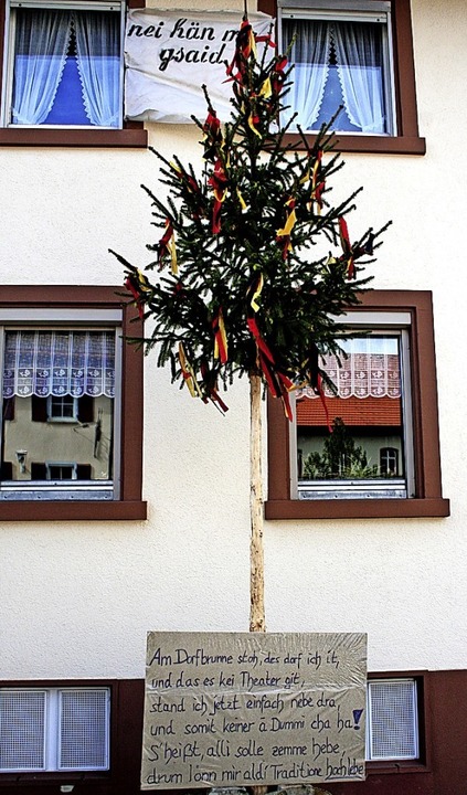 Mini-Maibaum mit Botschaft  | Foto: Gerd Sutter