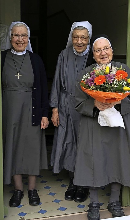 Schwester Jadwiga am Tag ihrer diamant... (von links) Maria-Linda und Matthia.   | Foto: Christoph Kreutz