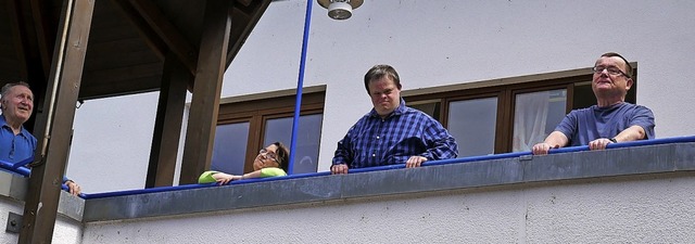 Mitsingen, Klatschen und Tanzen gerne,...ssen vom Balkon aus das Wunschkonzert.  | Foto: Michael Gottstein