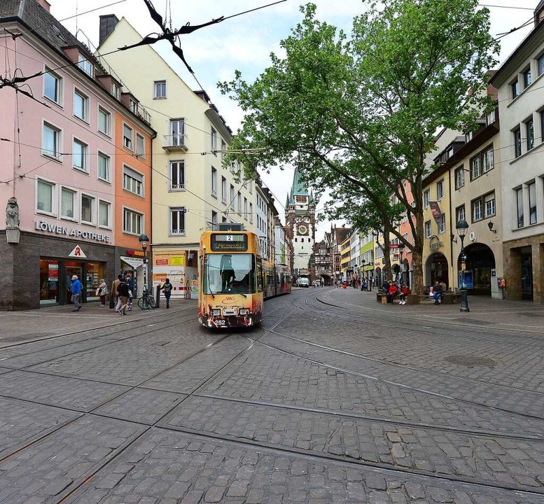 Ohne Ehrenpforte sieht die Kaiser-Joseph-Straße weitaus prosaischer aus.  | Foto: Ingo Schneider