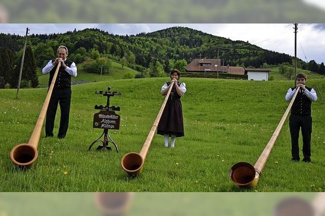 Alphornklnge als Dank an die Corona-Kundschaft