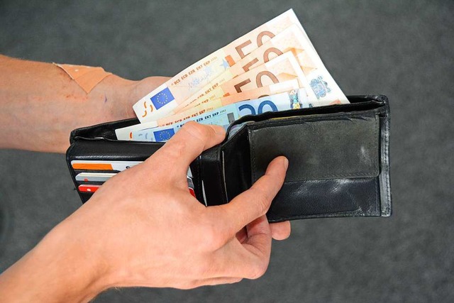 Die Tter haben die Scheine aus den Ge...sen von Kunden gestohlen (Symbolbild).  | Foto: Hannes Lauber